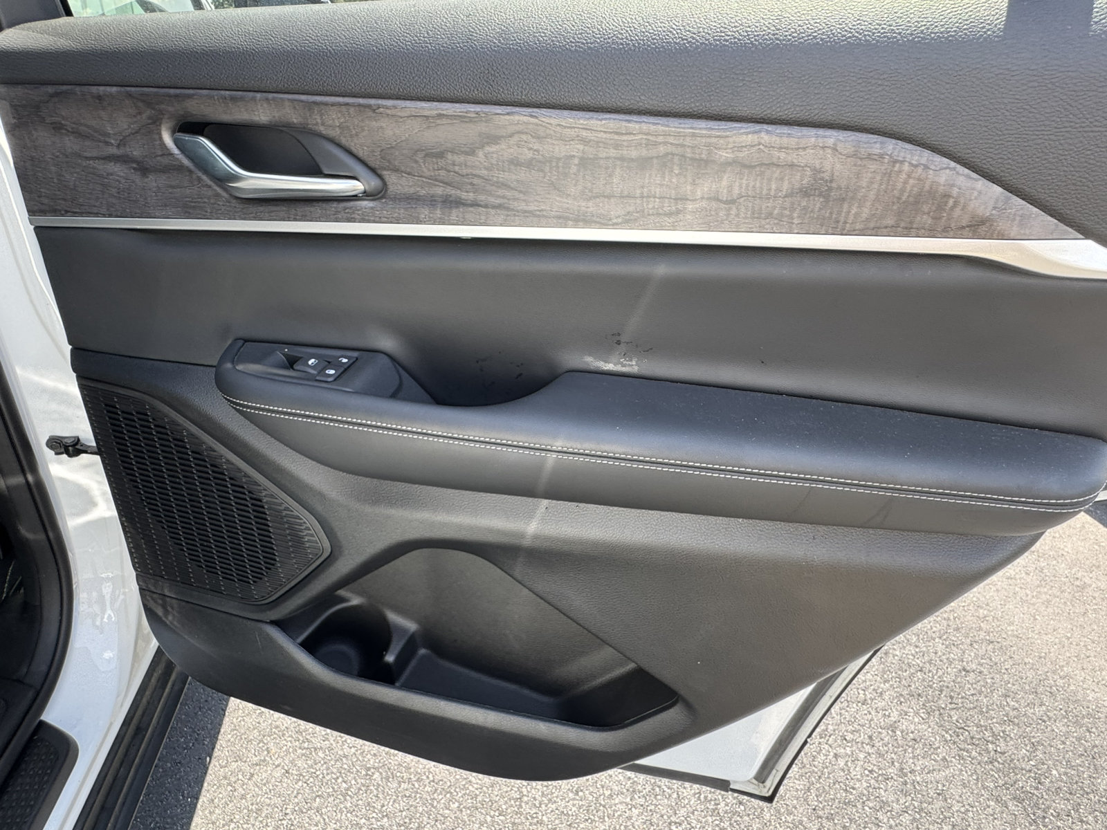 Used 2024 Jeep Grand Cherokee L Limited RWD image 19
