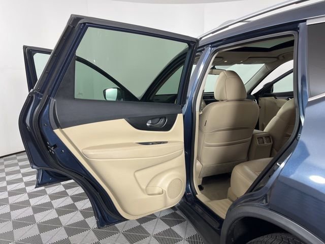 Used 2015 Nissan Rogue SL w/ SL Premium Package image 43