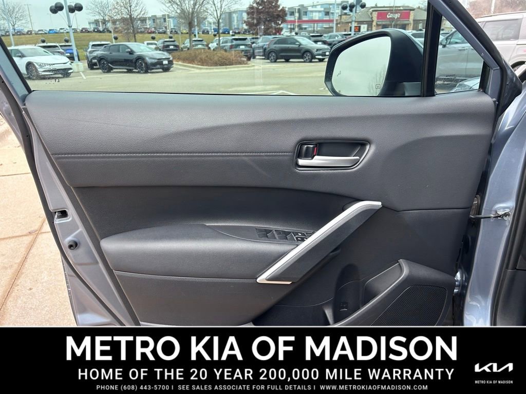 Used 2023 Toyota Corolla Cross XLE image 12