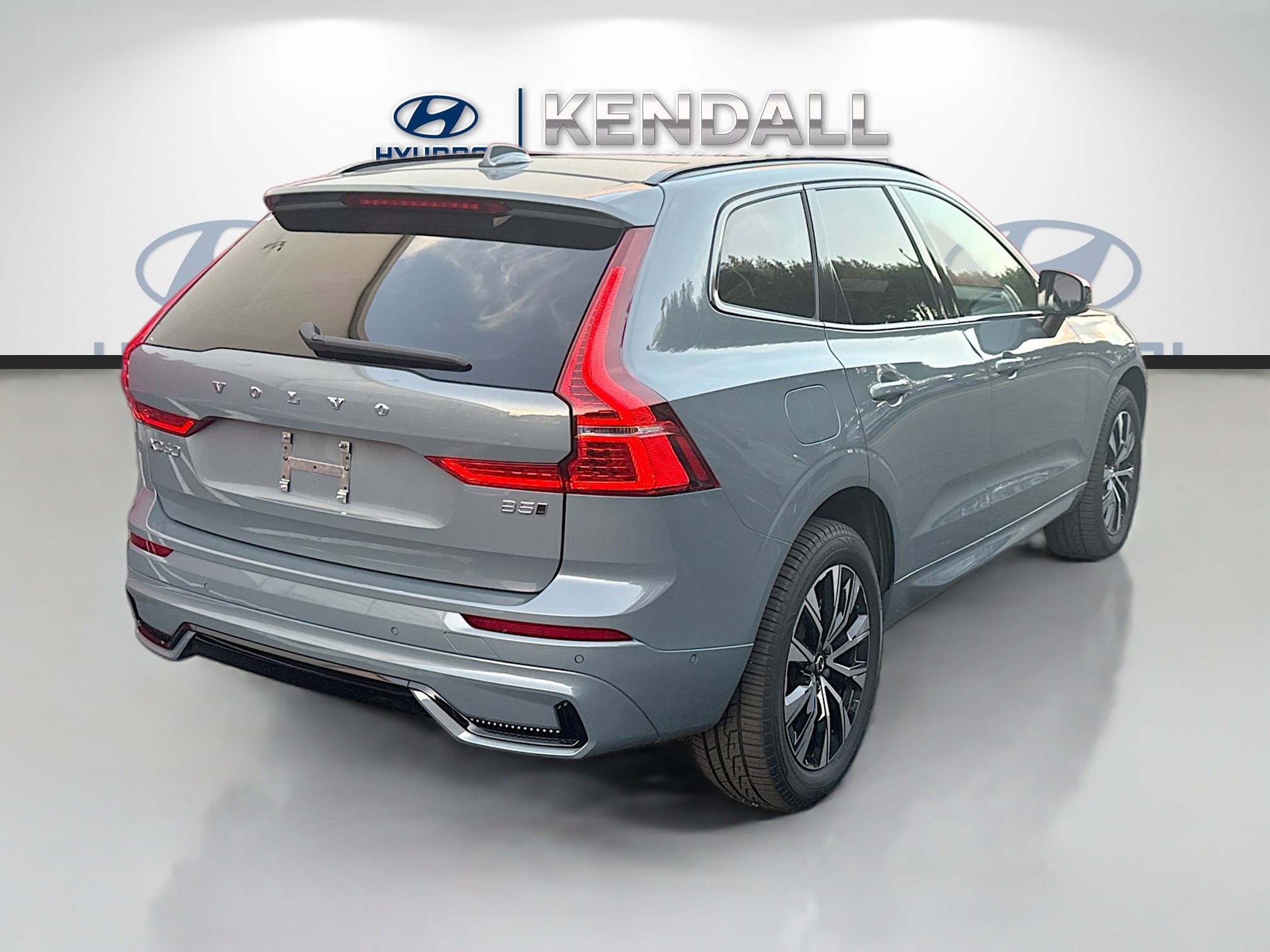 Used 2024 Volvo XC60 B5 Plus image 6