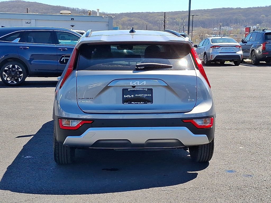 Certified 2023 Kia Niro EX FWD image 5