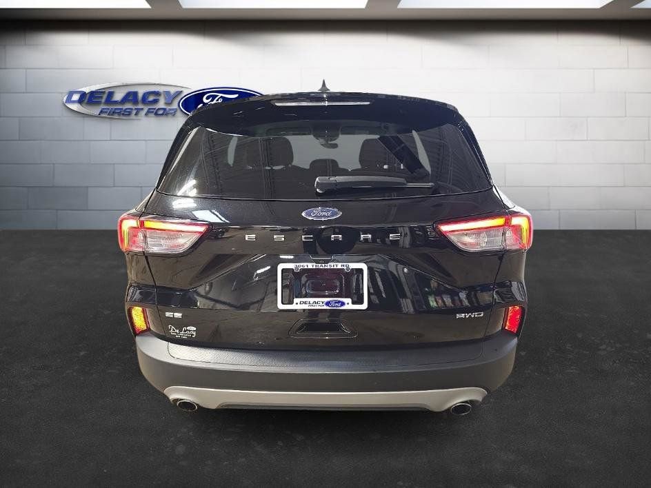 Used 2022 Ford Escape SE w/ Cold Weather Package image 4