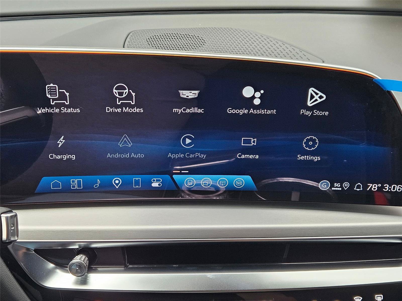 New 2026 Cadillac Lyriq Sport w/ LPO, Floor Liner Package AWD/4WD image 17