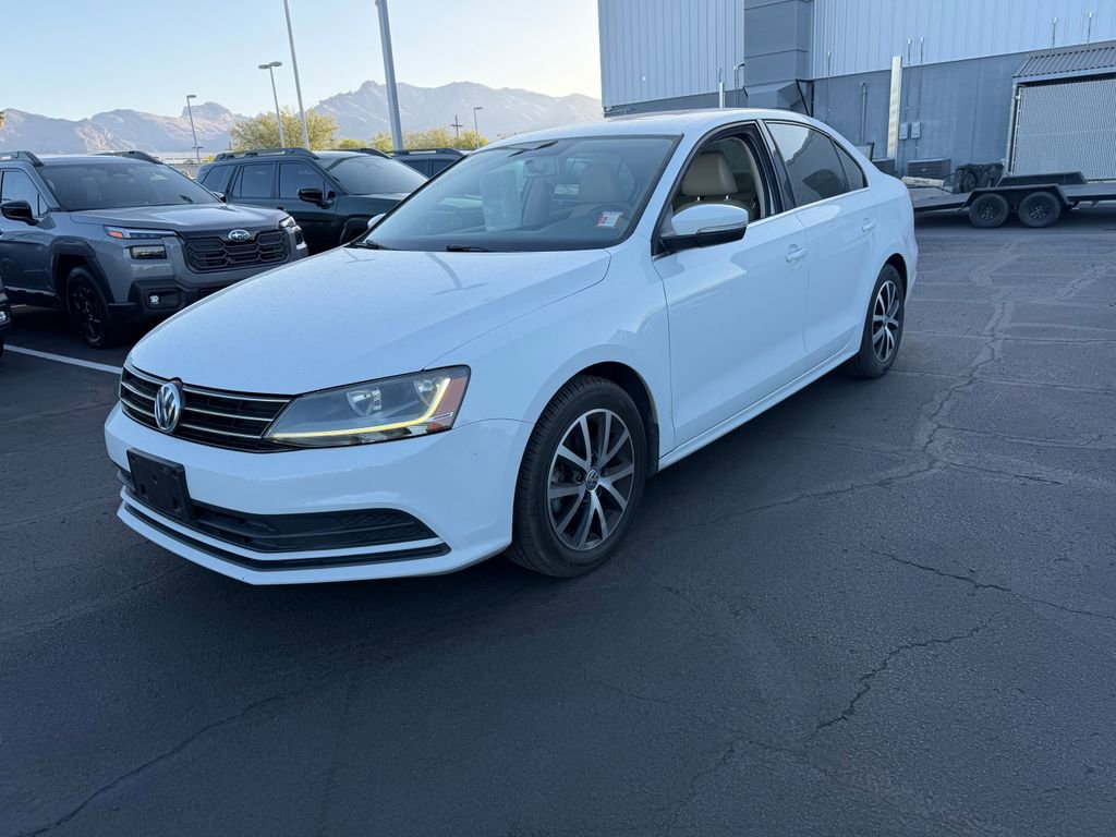 Used 2017 Volkswagen Jetta SE FWD image 3