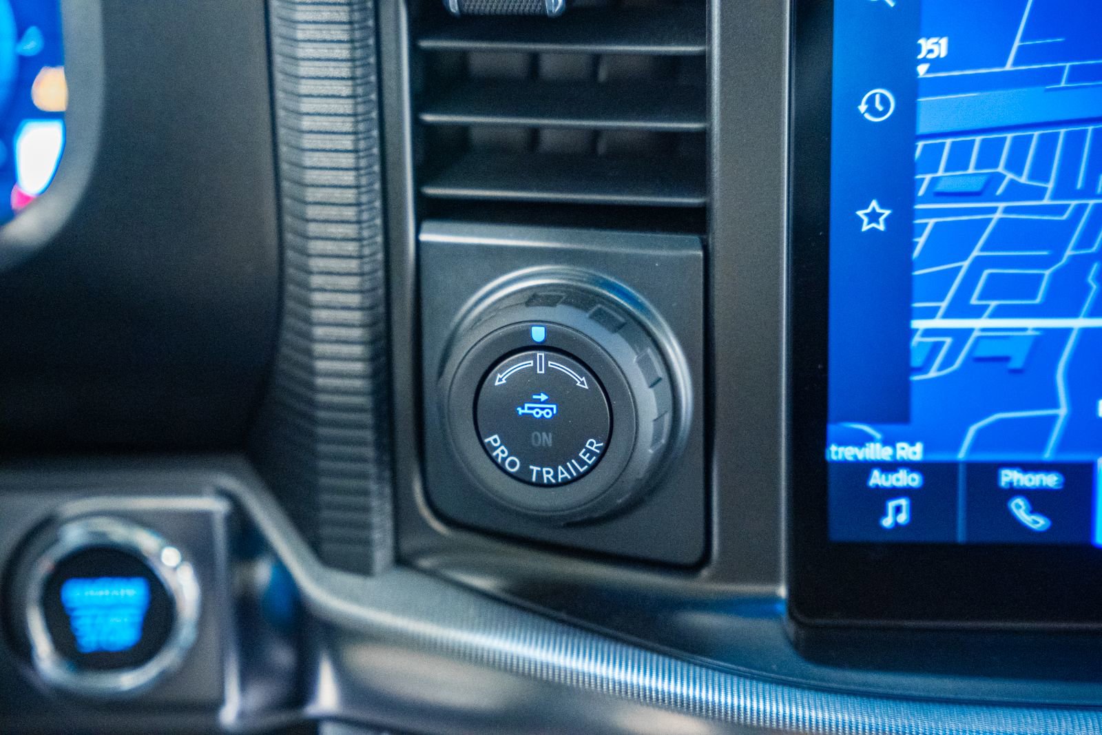 Certified 2025 Ford F150 Lariat w/ Equipment Group 502A High image 30