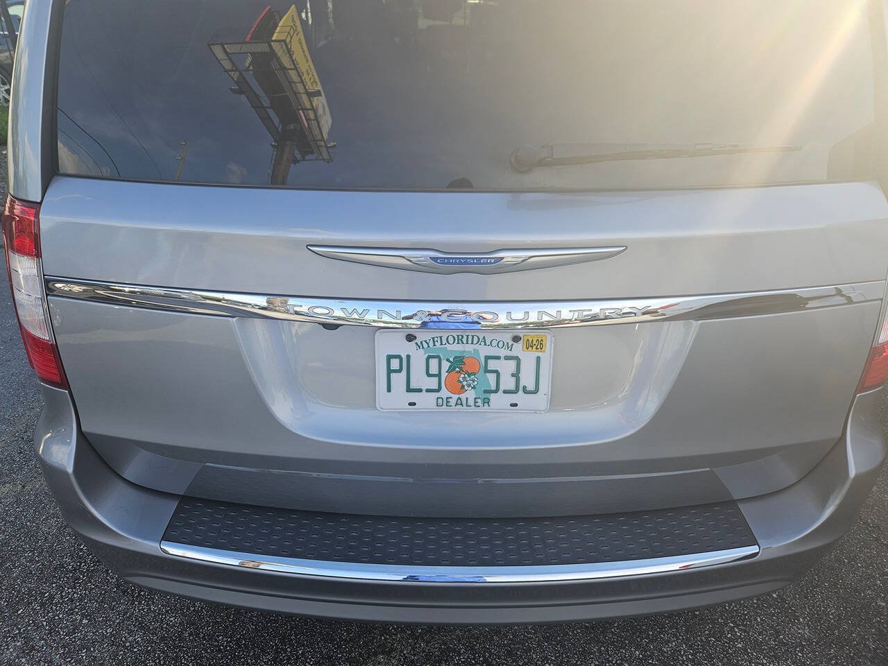Used 2016 Chrysler Town & Country Touring FWD image 36