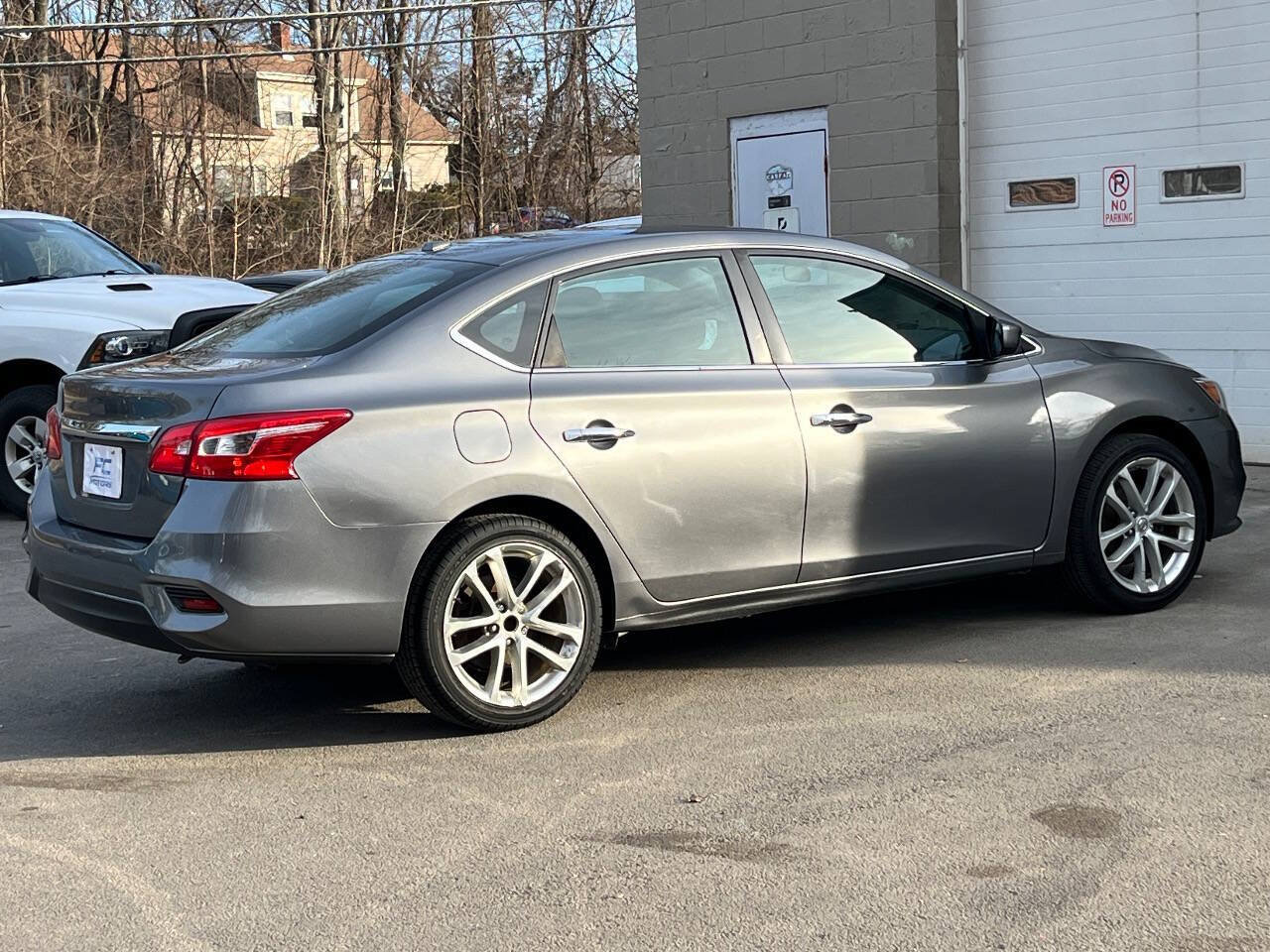 Used 2019 Nissan Sentra SV w/ Special Edition Package FWD image 7