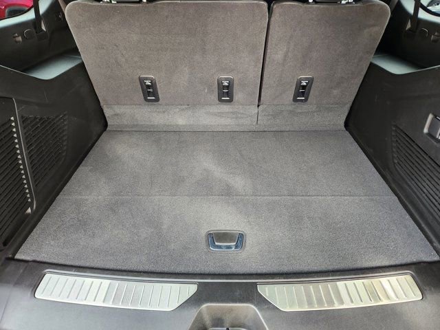 Used 2025 Chevrolet Suburban Premier image 35