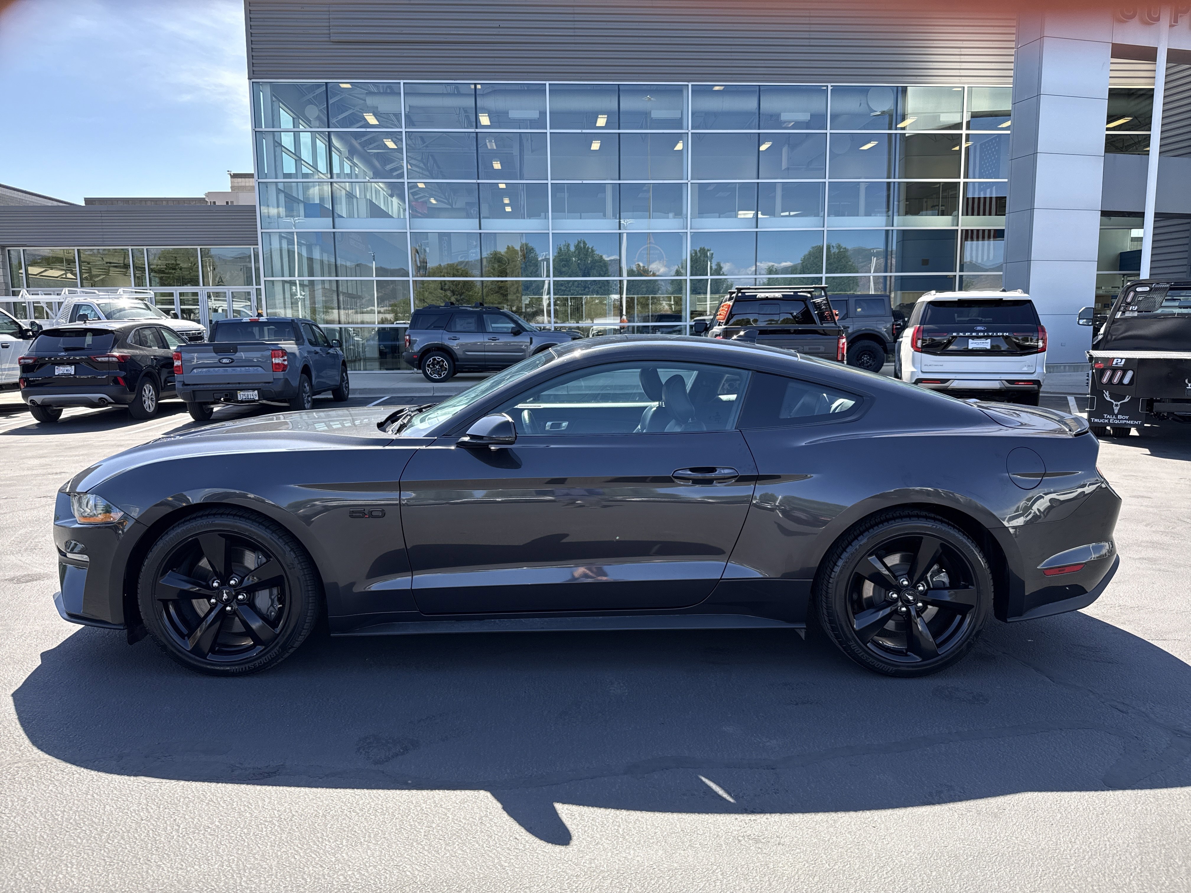Used 2022 Ford Mustang GT Premium w/ Equipment Group 401A RWD image 2