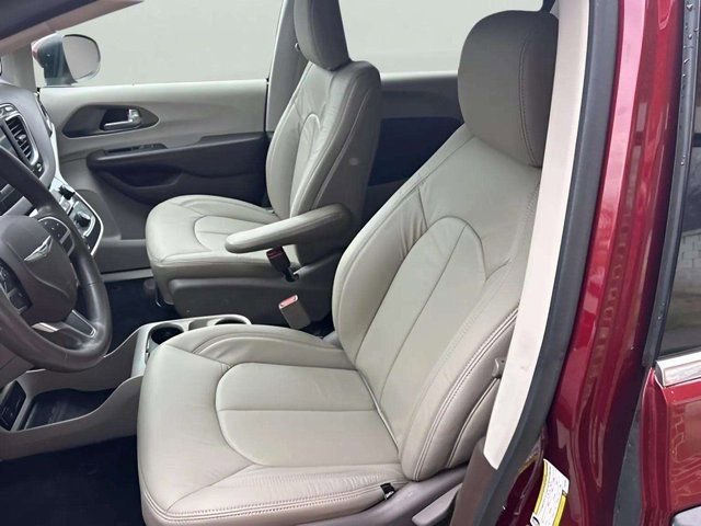 Used 2018 Chrysler Pacifica L image 5