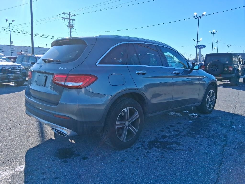 Used 2017 Mercedes-Benz GLC 300 4MATIC image 5