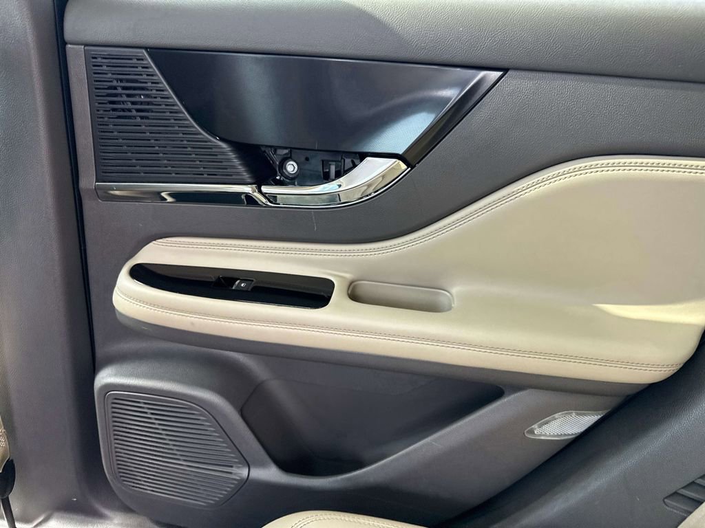 Certified 2022 Lincoln Corsair FWD image 11