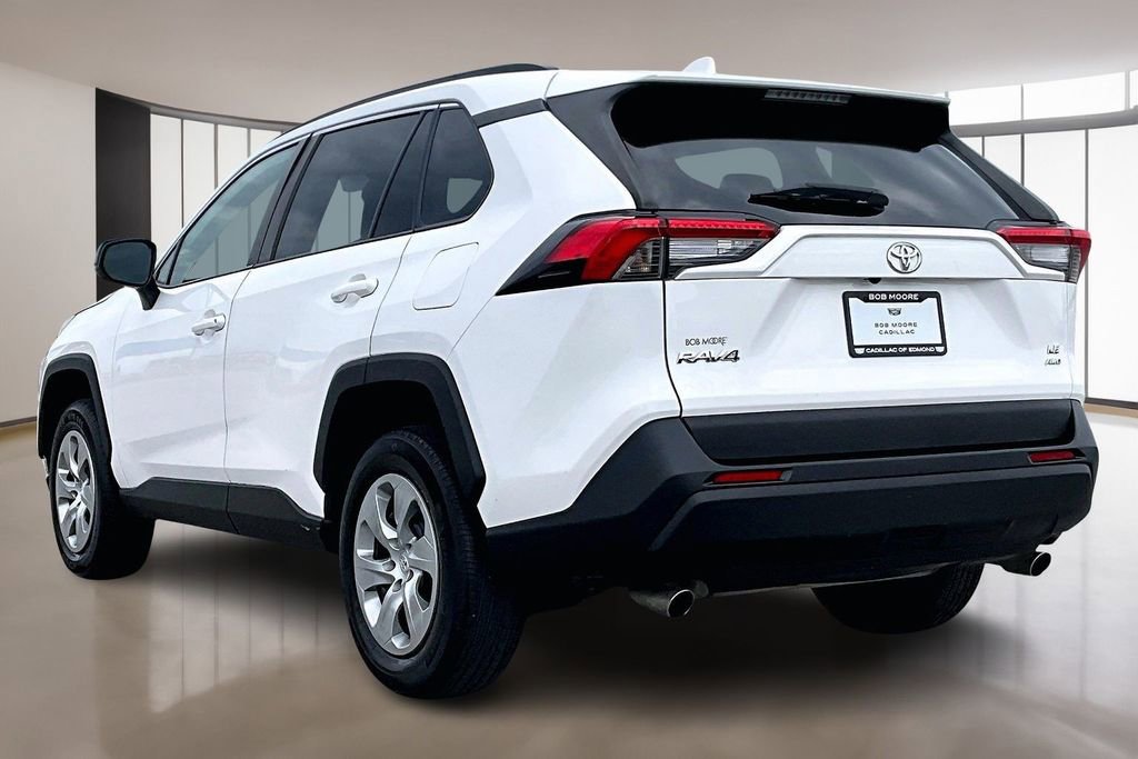 Used 2021 Toyota RAV4 LE image 12