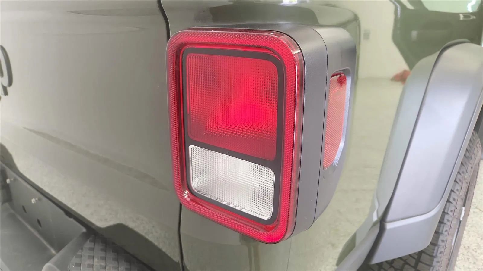 Used 2022 Jeep Gladiator Sport w/ Trailer Tow Package AWD/4WD image 15