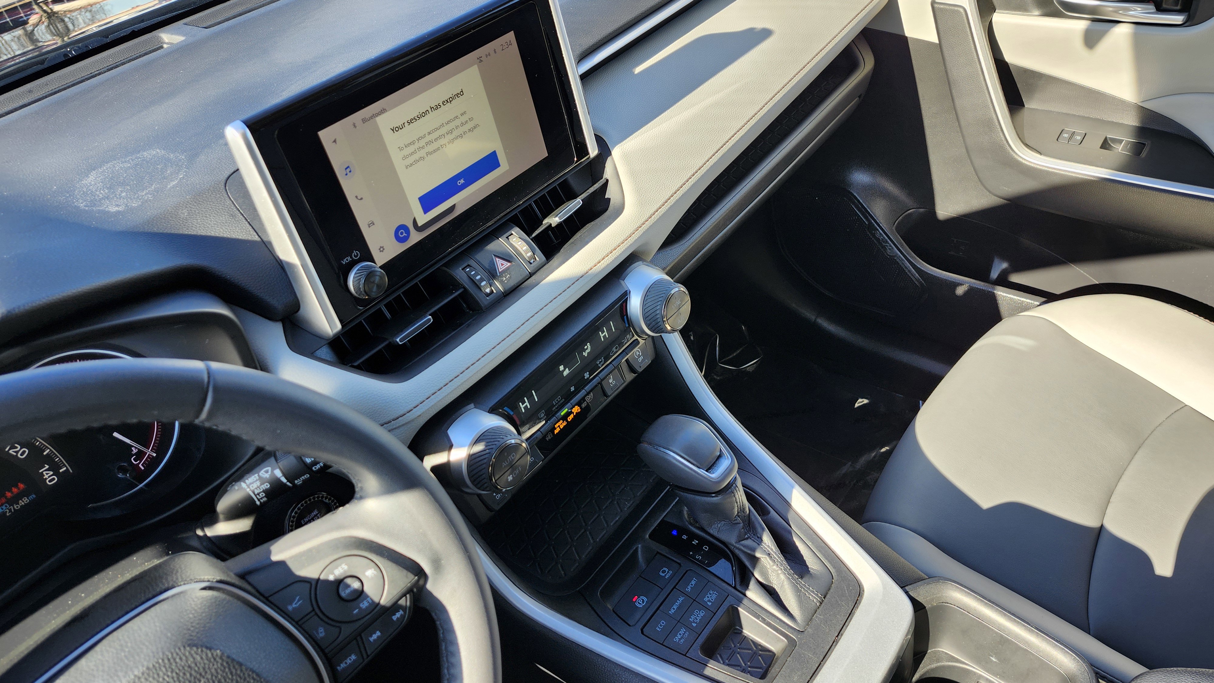 Used 2023 Toyota RAV4 XLE Premium image 33