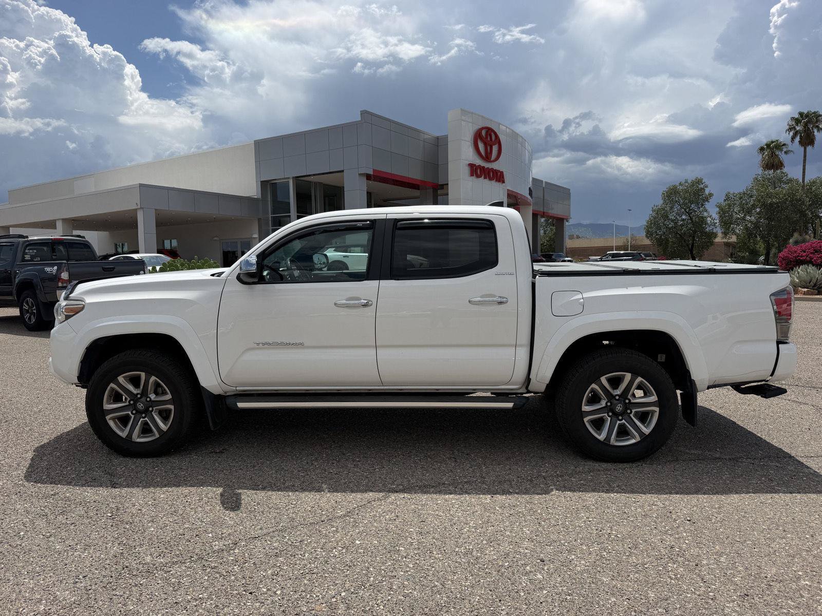 Used 2016 Toyota Tacoma Limited w/ Towing Package AWD/4WD image 2