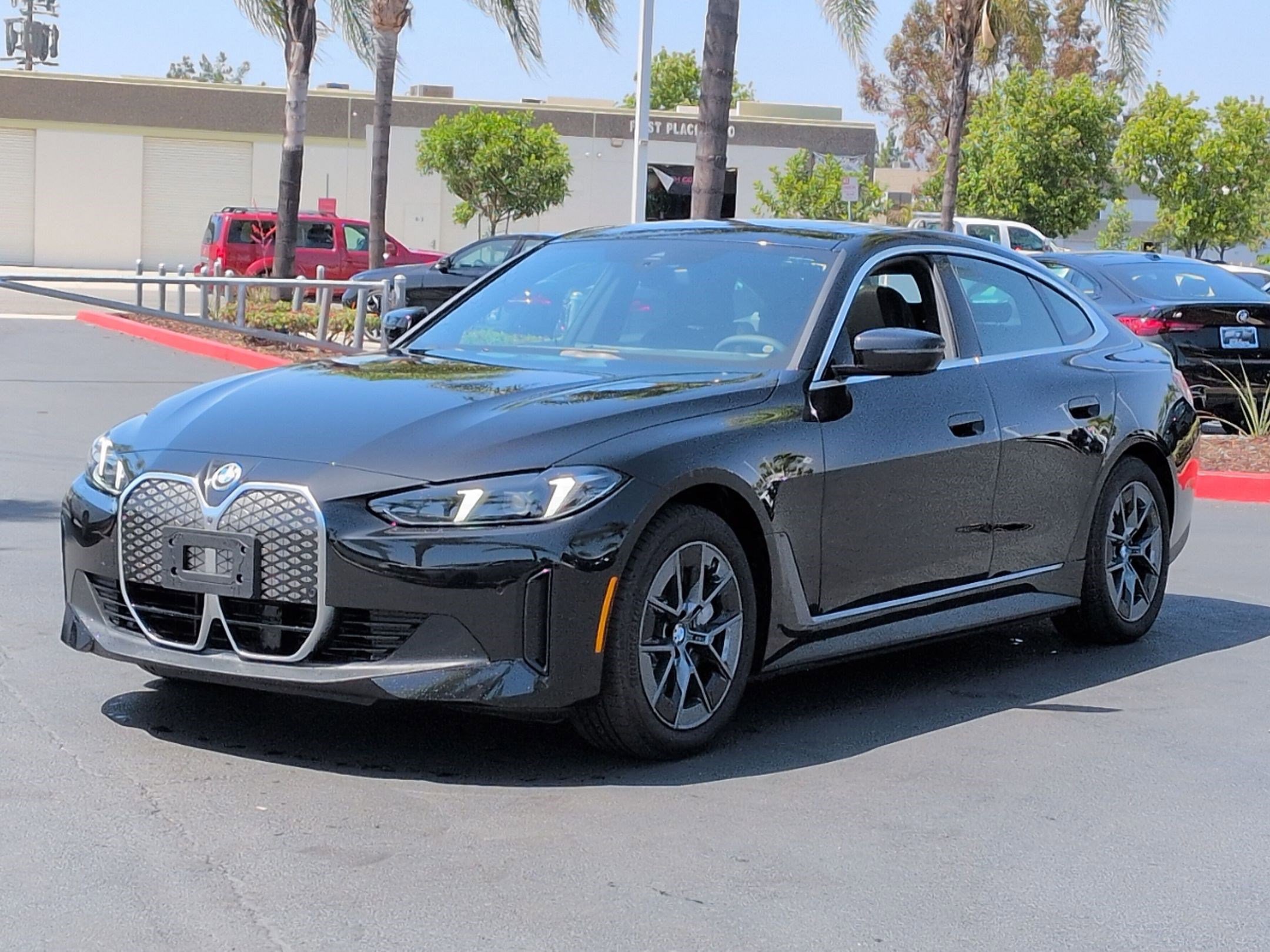Used 2025 BMW i4 eDrive40 w/ Parking Assistance Package RWD image 5
