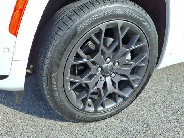 Used 2025 Jeep Grand Cherokee L Summit AWD/4WD image 4