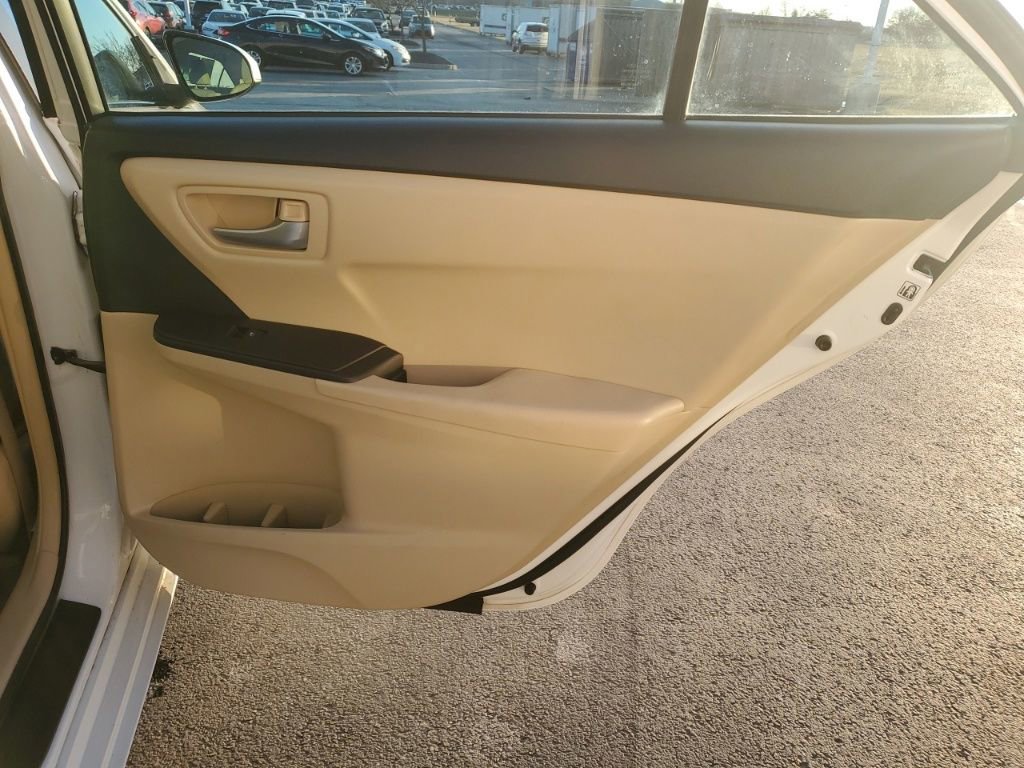Used 2015 Toyota Camry LE image 25