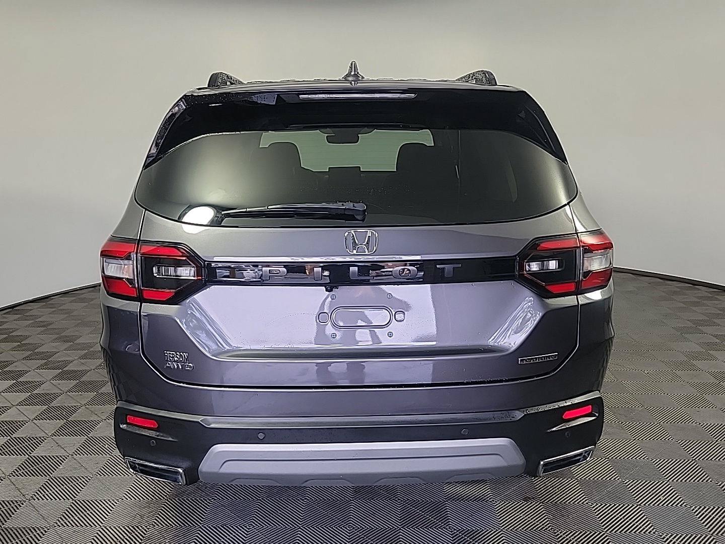 Certified 2025 Honda Pilot Touring image 5