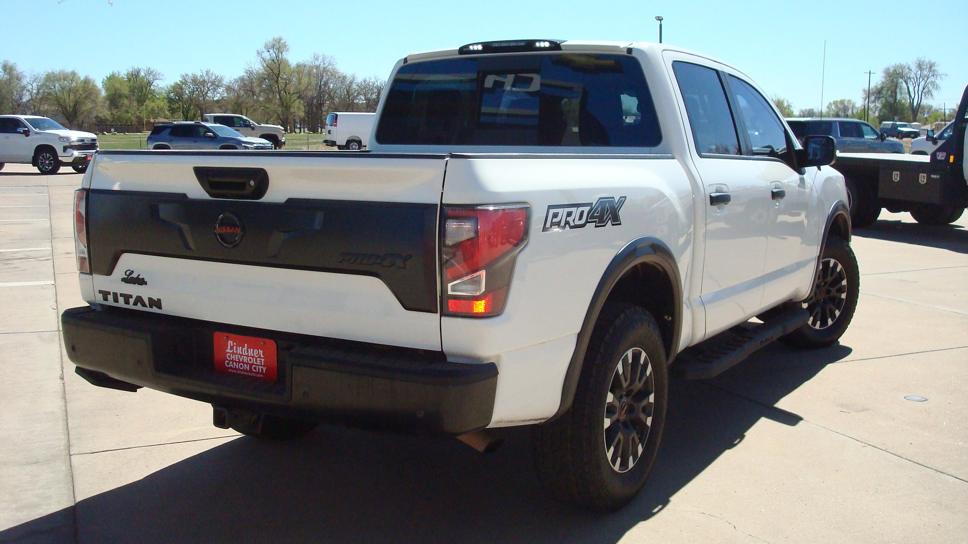 Used 2021 Nissan Titan PRO-4X w/ Pro-4x Convenience Package image 4