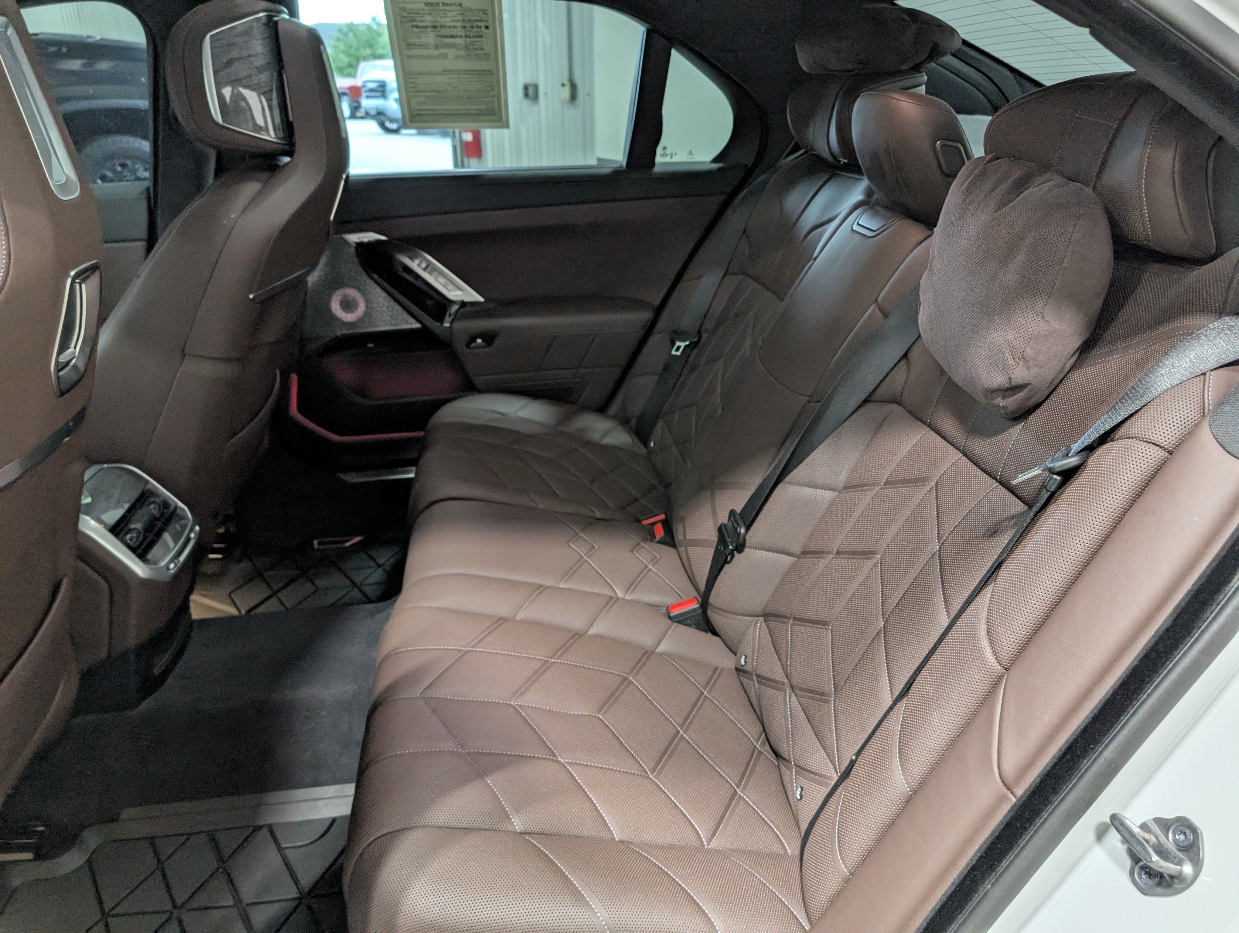 Used 2023 BMW 760i xDrive w/ Executive Package AWD/4WD image 15