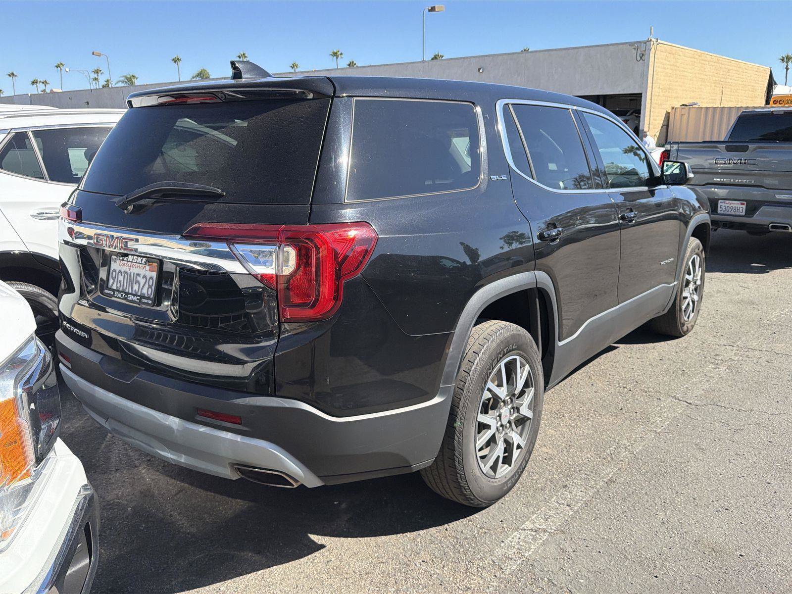 Used 2023 GMC Acadia SLE FWD image 4