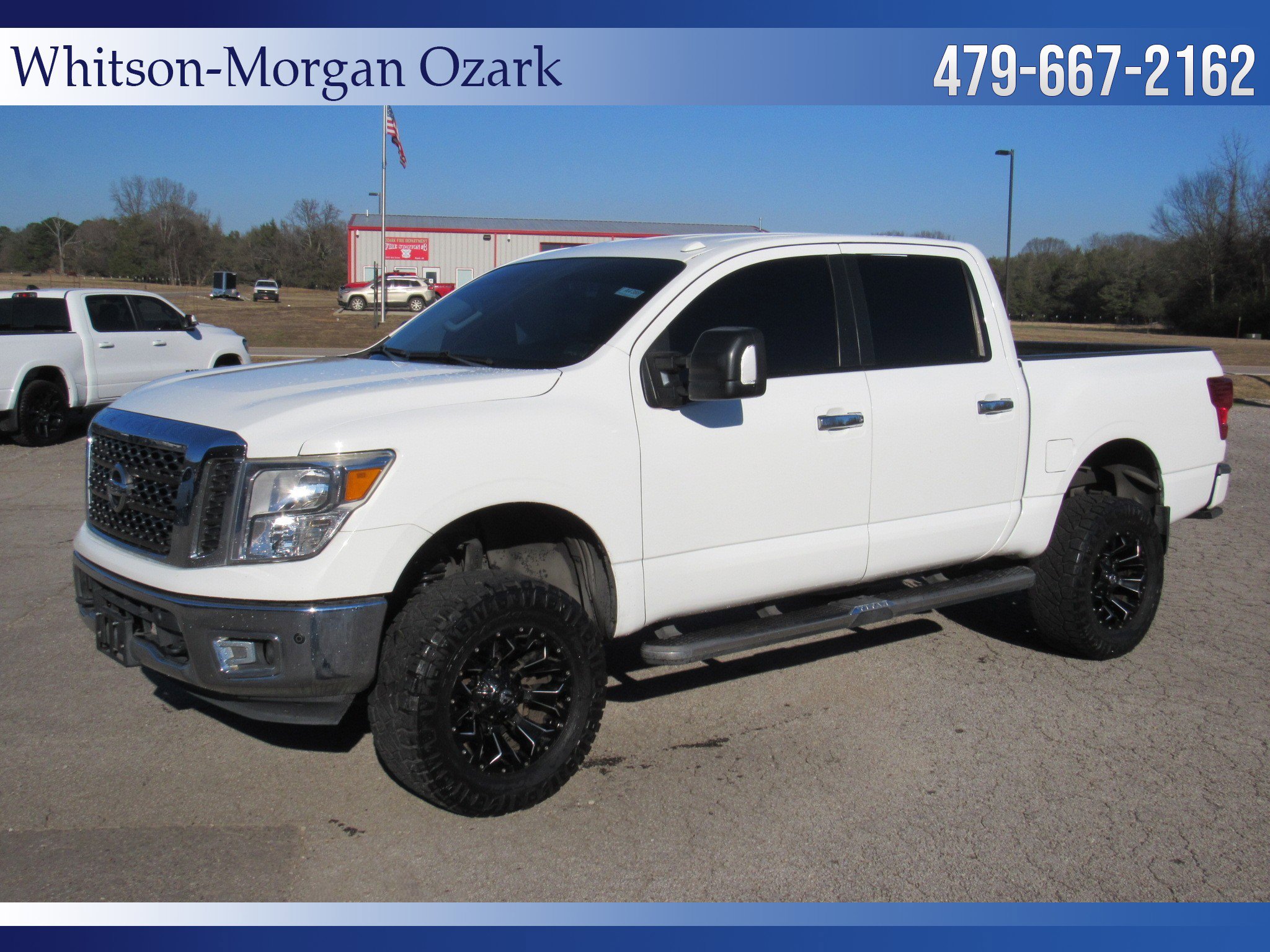 Used 2018 Nissan Titan SV w/ SV Convenience Package image 4
