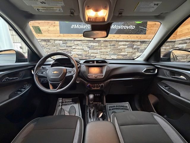 Used 2022 Chevrolet TrailBlazer LT w/ Driver Confidence Package FWD image 16