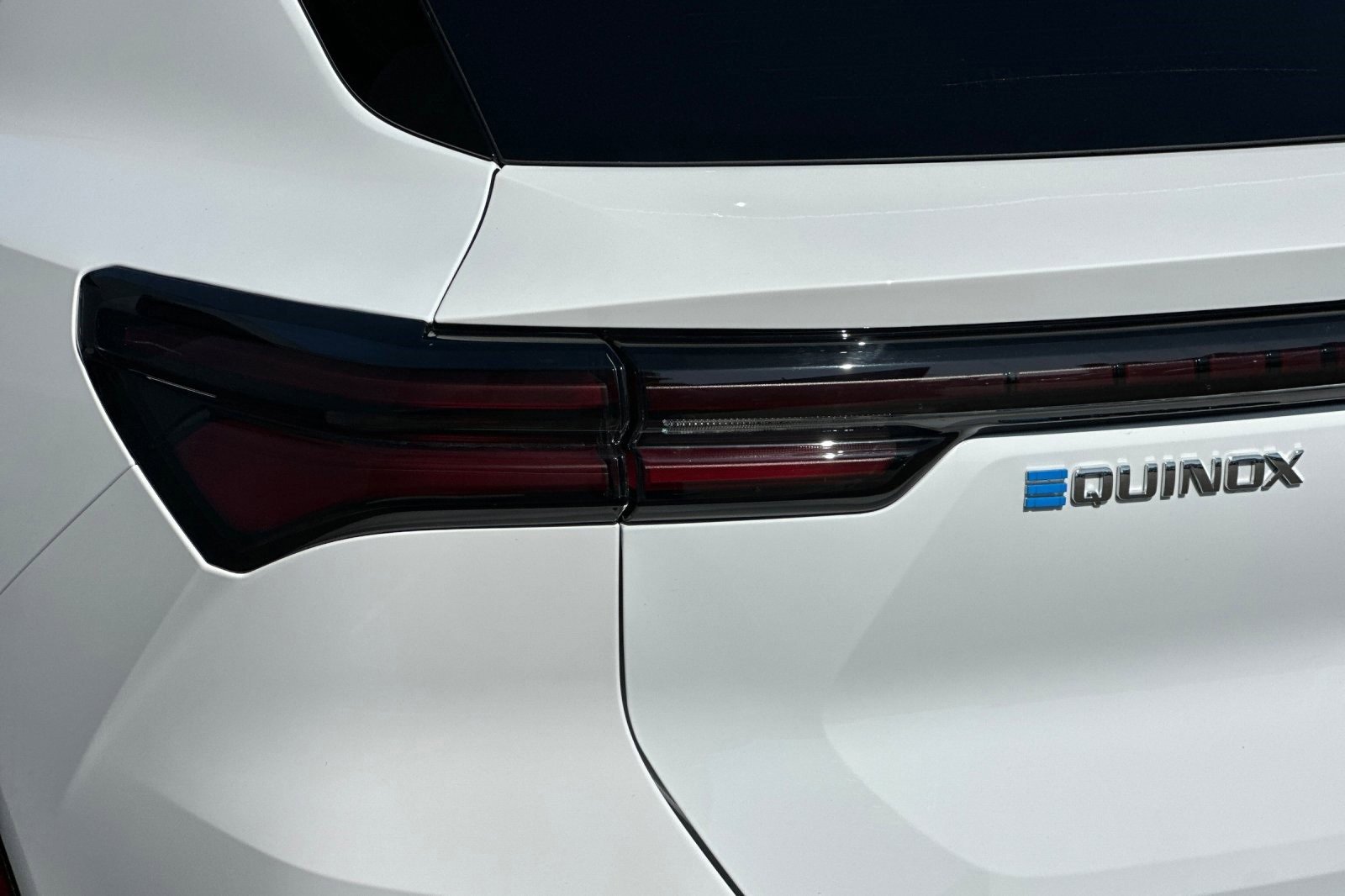 Used 2025 Chevrolet Equinox EV LT image 32