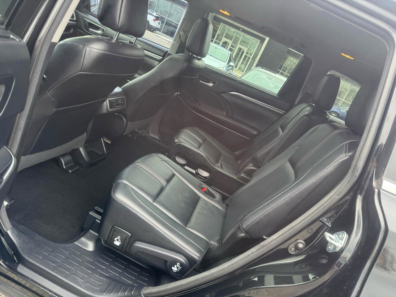 Used 2017 Toyota Highlander SE AWD/4WD image 21