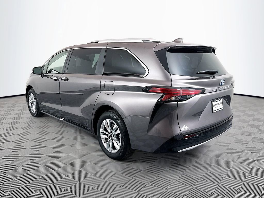 Used 2024 Toyota Sienna Limited FWD image 5