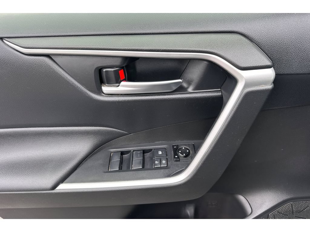 Certified 2020 Toyota RAV4 XLE w/ Convenience Package AWD/4WD image 11