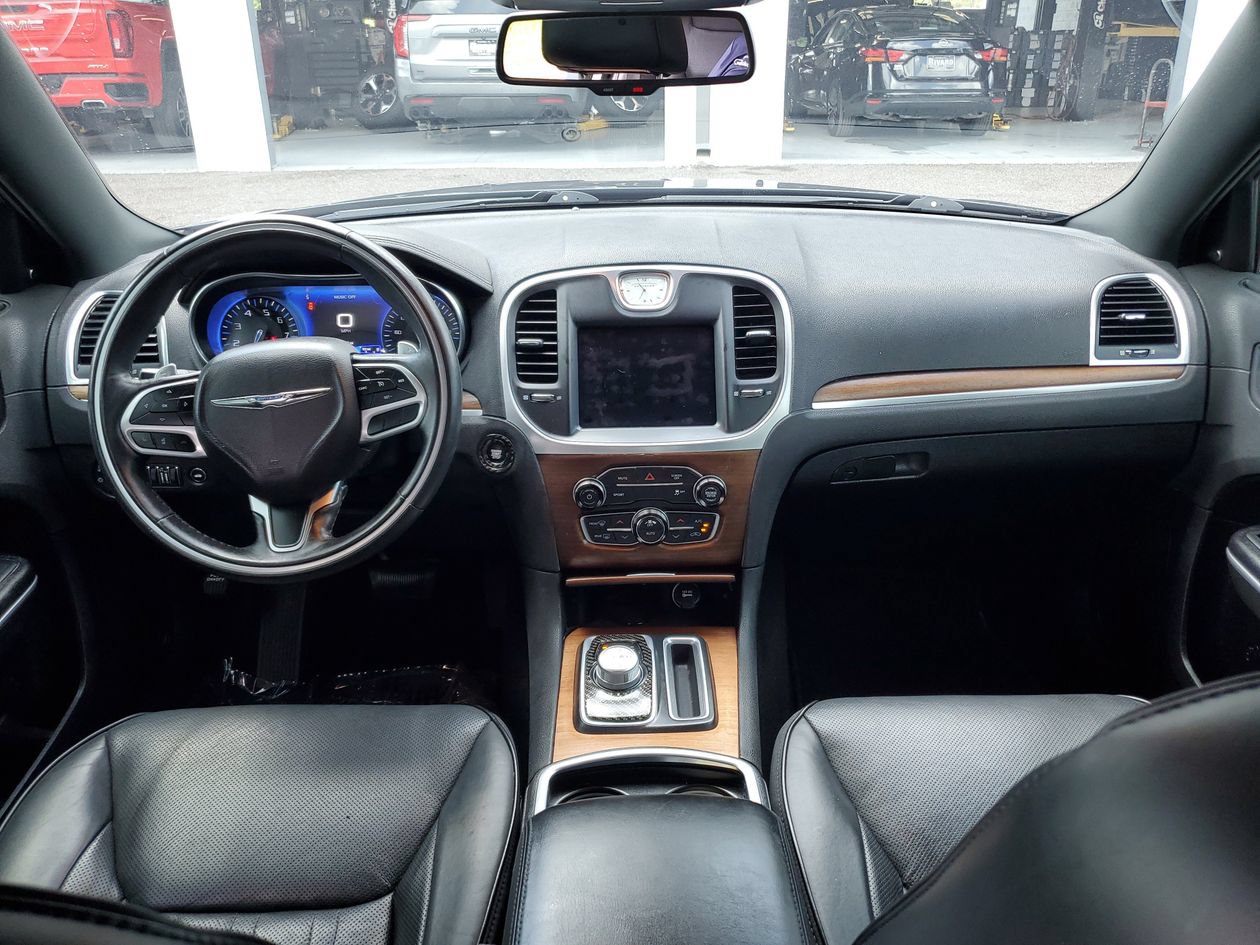 Used 2019 Chrysler 300 C RWD image 10