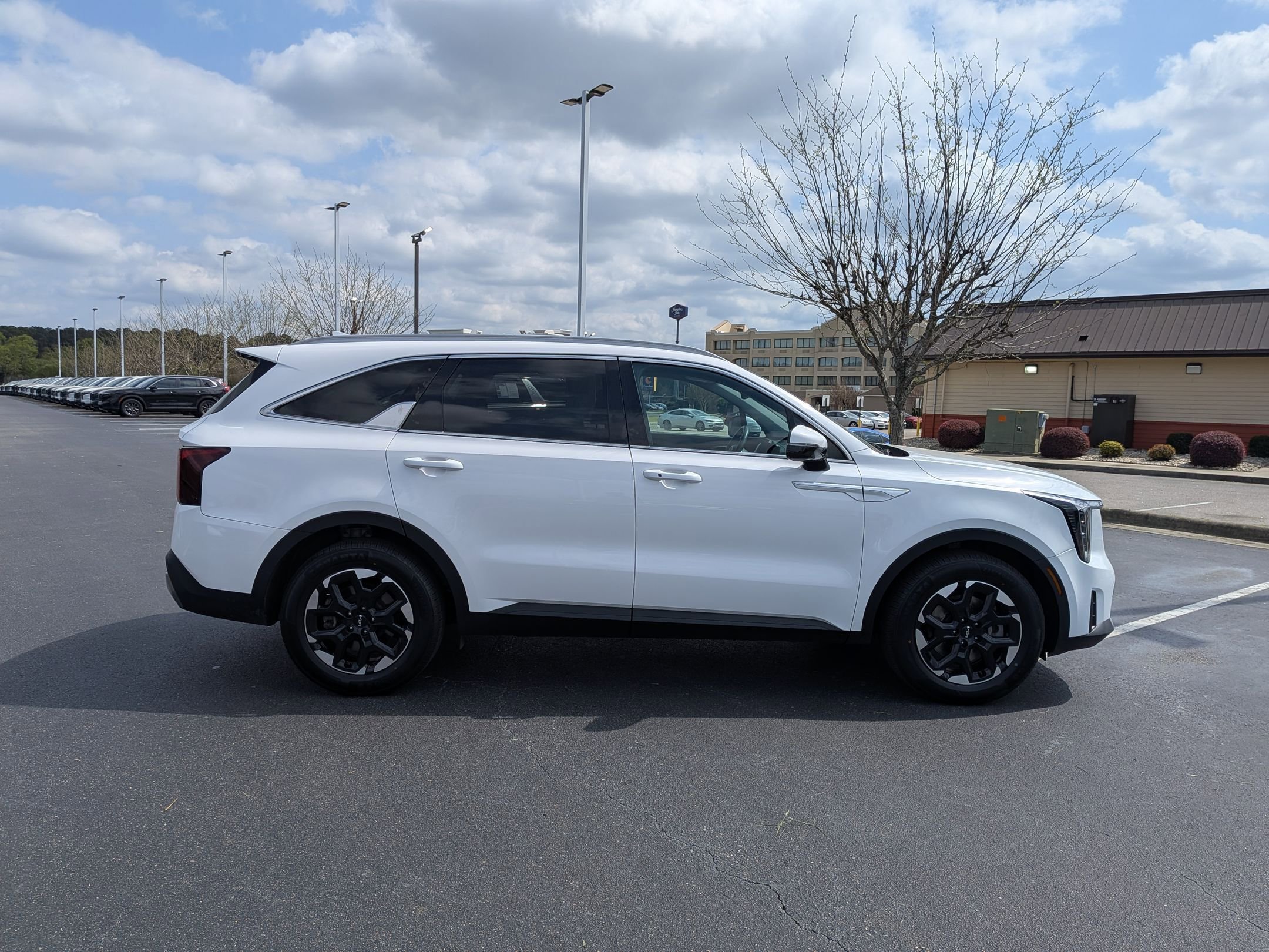 Used 2024 Kia Sorento S image 2