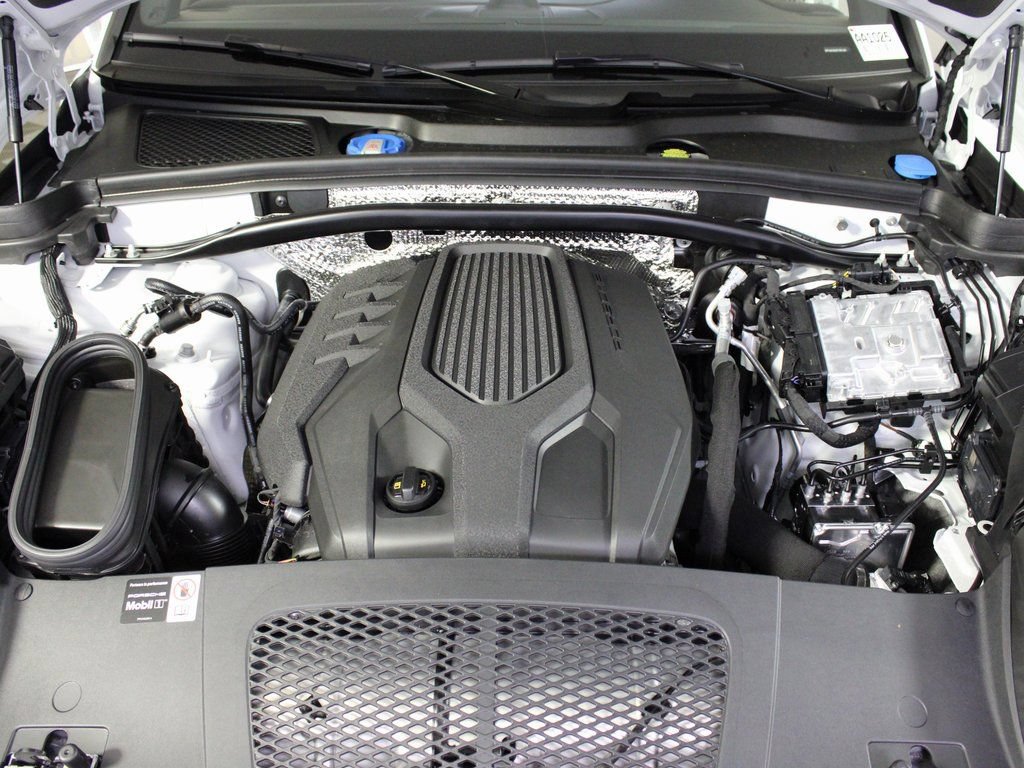 Certified 2026 Porsche Macan AWD/4WD image 42