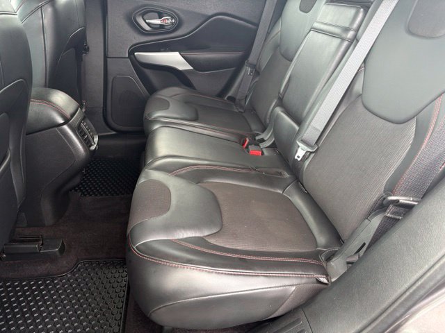 Used 2018 Jeep Cherokee Trailhawk w/ Cold Weather Group AWD/4WD image 11