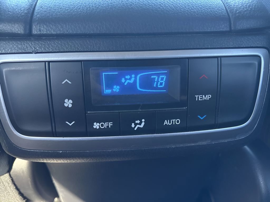 Used 2019 Toyota Highlander XLE FWD image 13