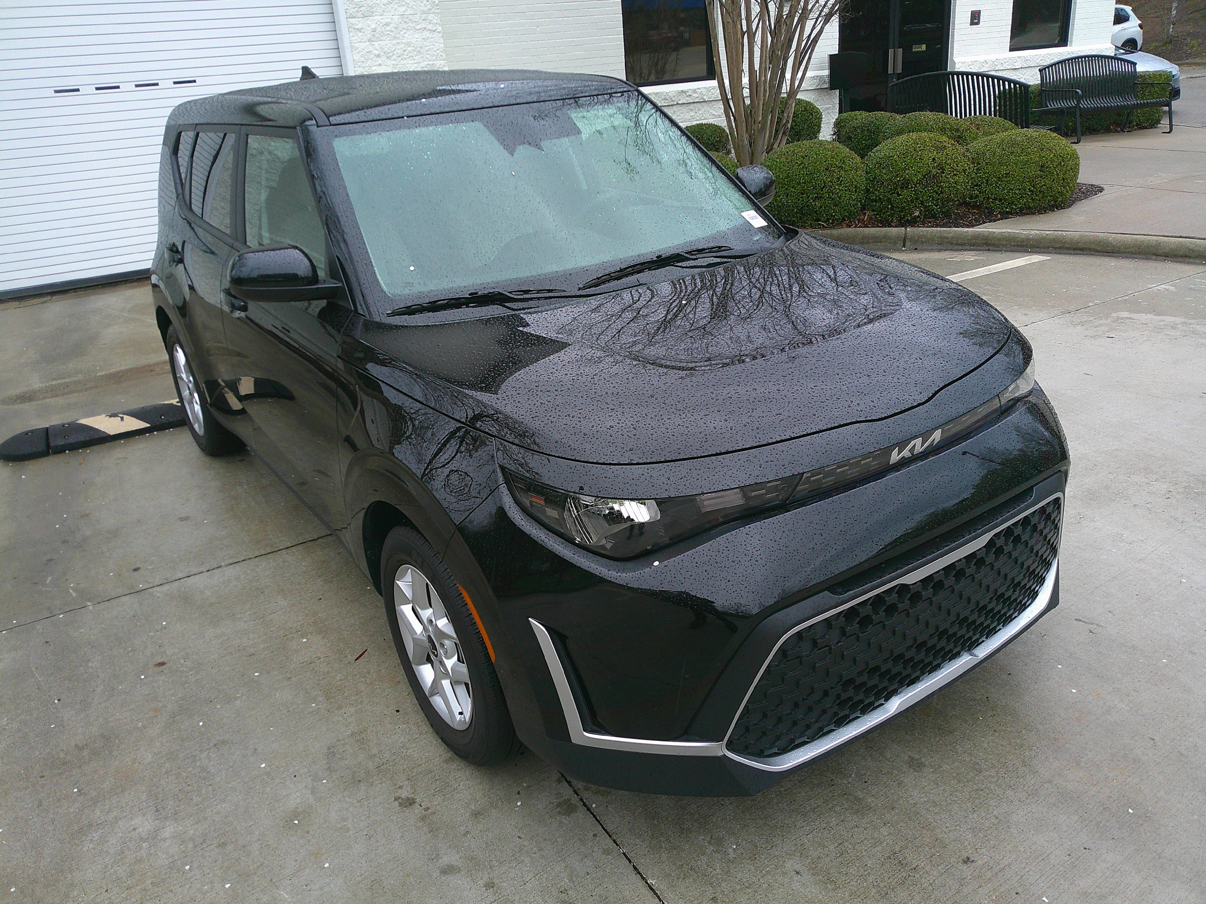 Used 2025 Kia Soul LX w/ LX Technology Package image 2