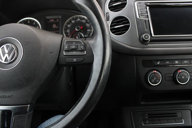 Used 2017 Volkswagen Tiguan S image 12