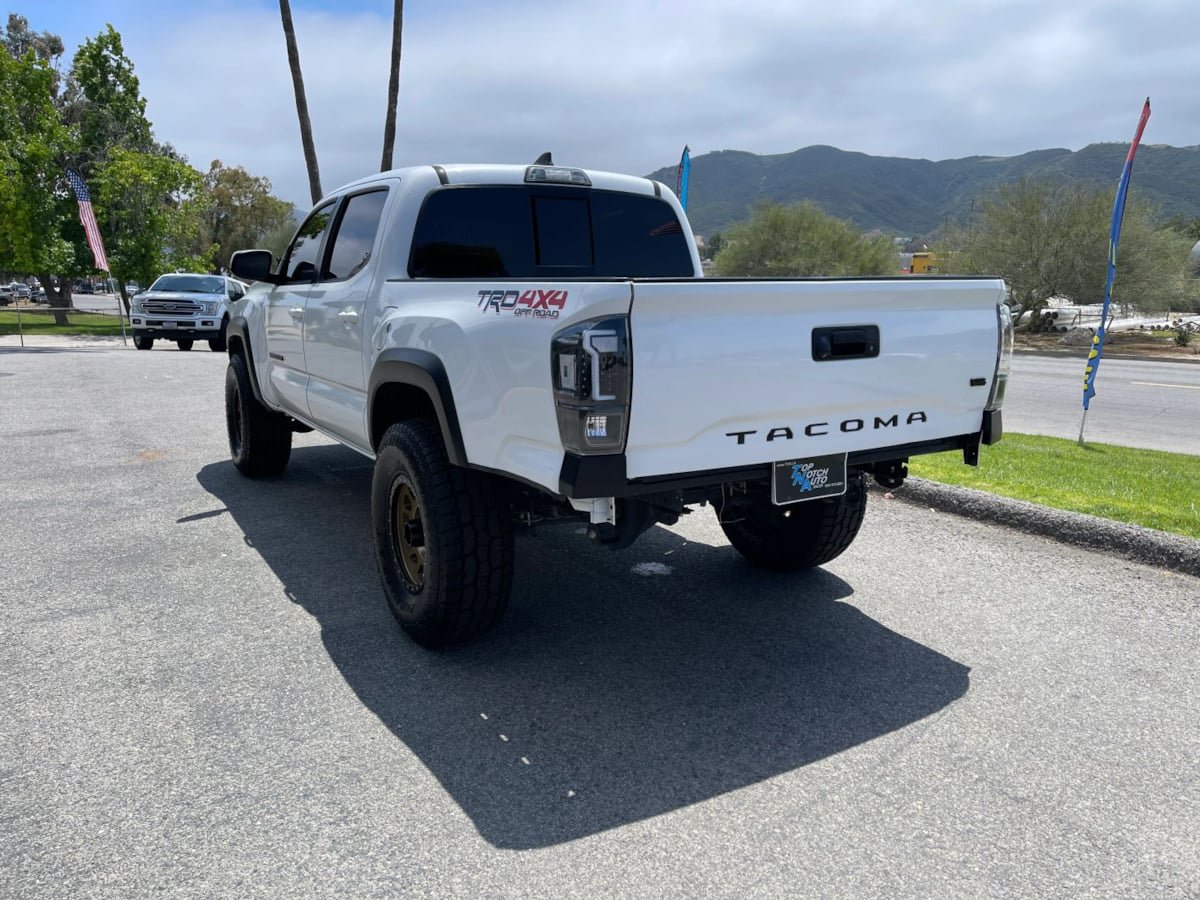 Used 2017 Toyota Tacoma TRD Off-Road w/ Tow Package (A/T) AWD/4WD image 8