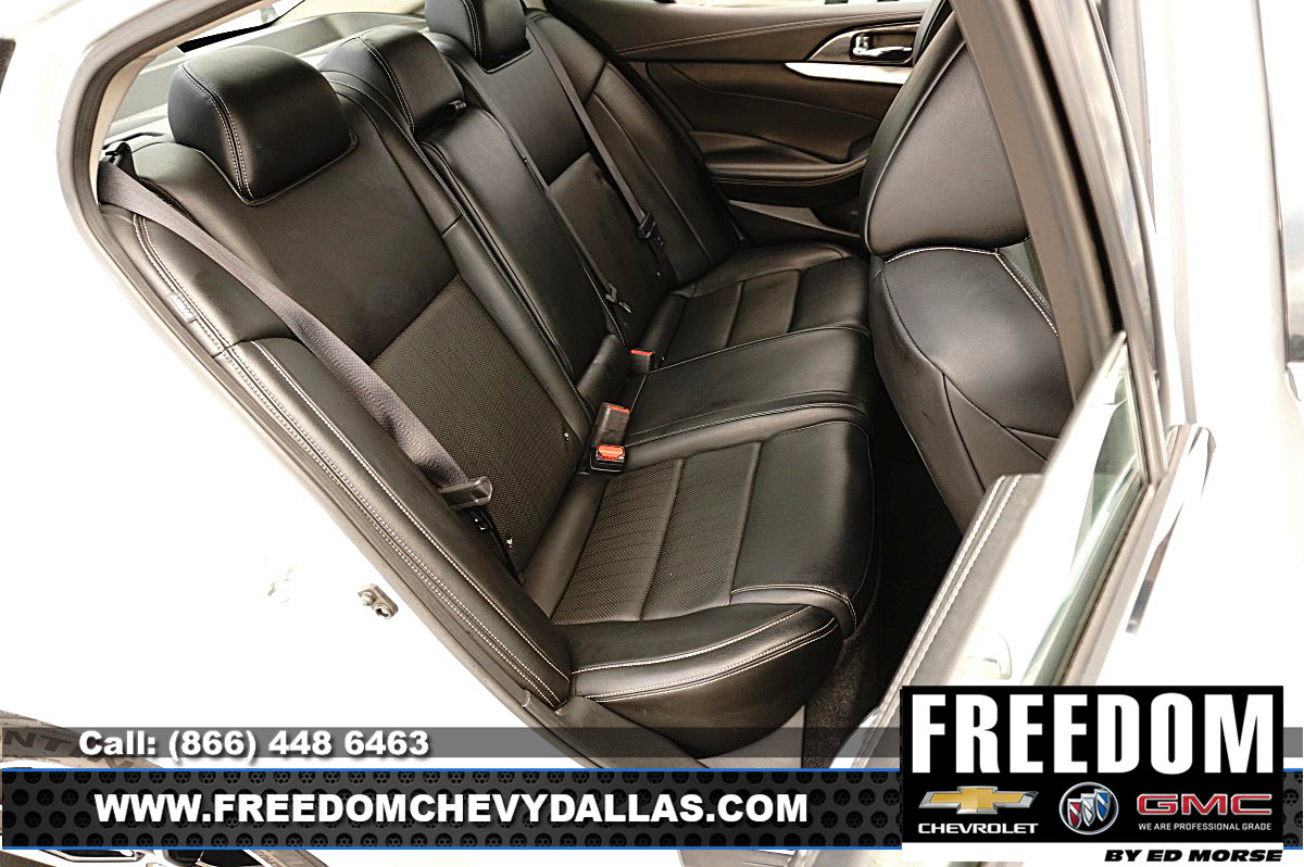 Used 2022 Nissan Maxima SV w/ Floor Mat Group FWD image 11