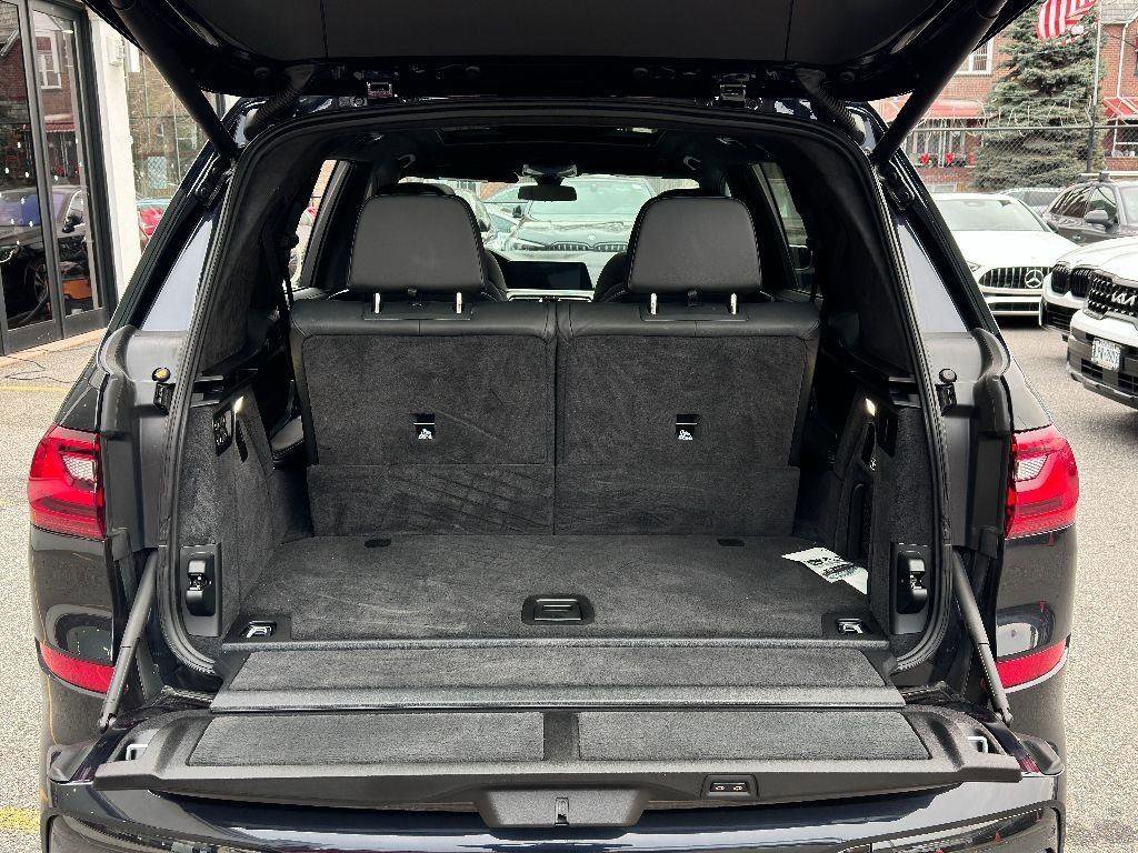 Used 2020 BMW X7 xDrive40i w/ M Sport Package image 10