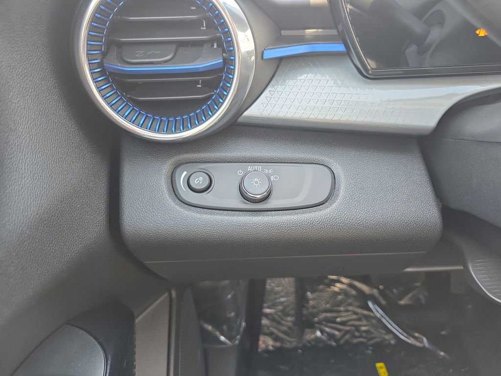 New 2026 Chevrolet Trax LT w/ Driver Confidence Package image 16