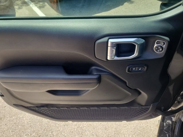 Used 2025 Jeep Wrangler Unlimited Sport AWD/4WD image 15