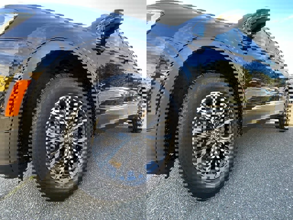 Used 2020 Volkswagen Tiguan SE w/ Panoramic Sunroof Package image 10