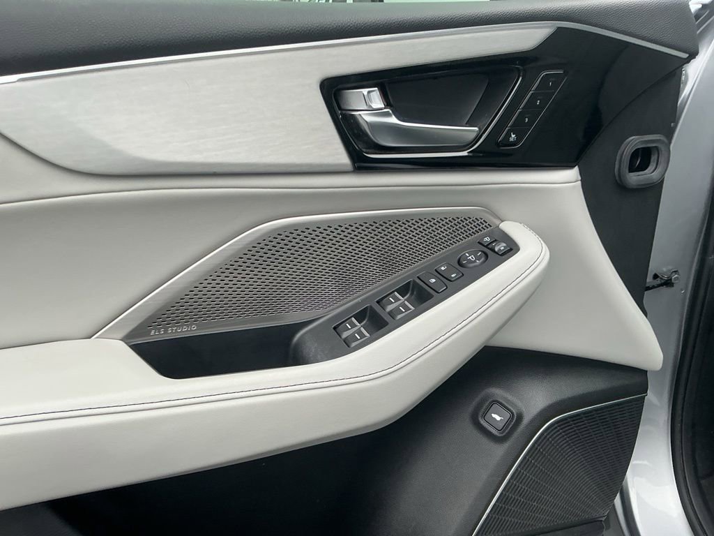 Used 2023 Acura MDX SH-AWD w/ Technology Package image 10