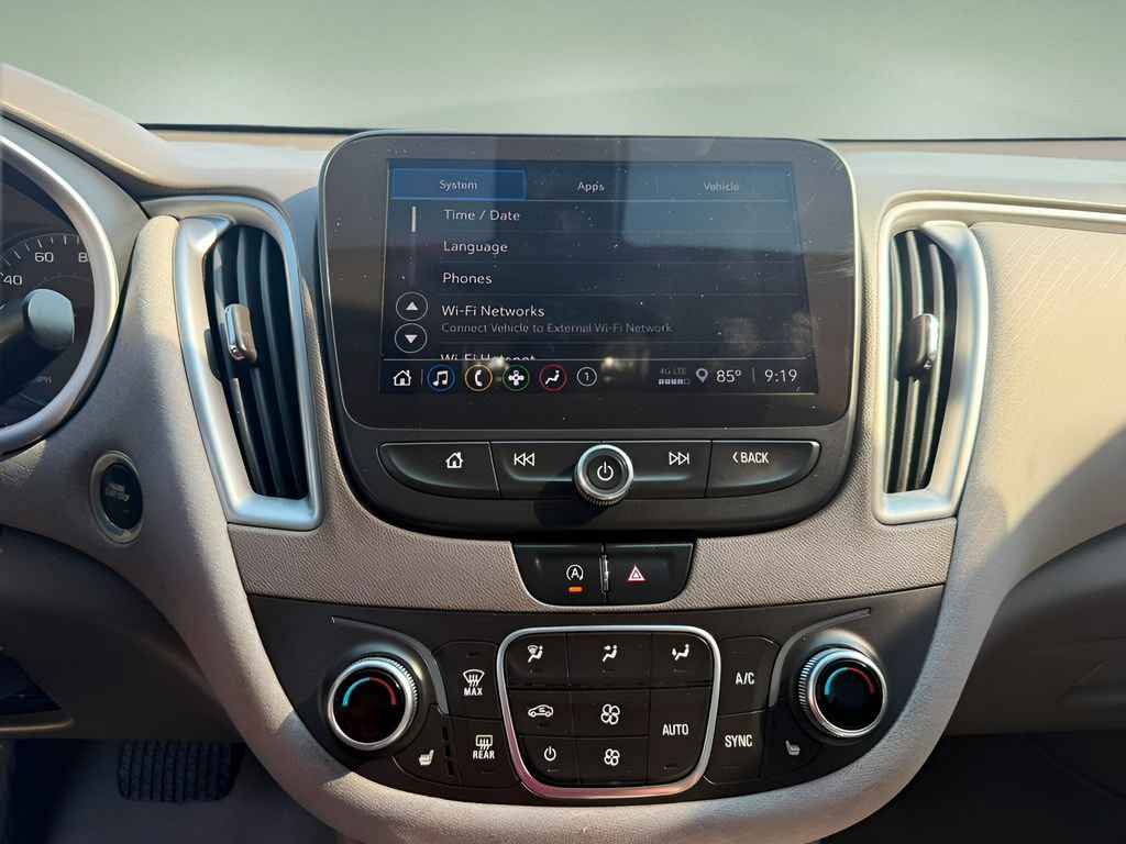 Used 2022 Chevrolet Malibu LT FWD image 17