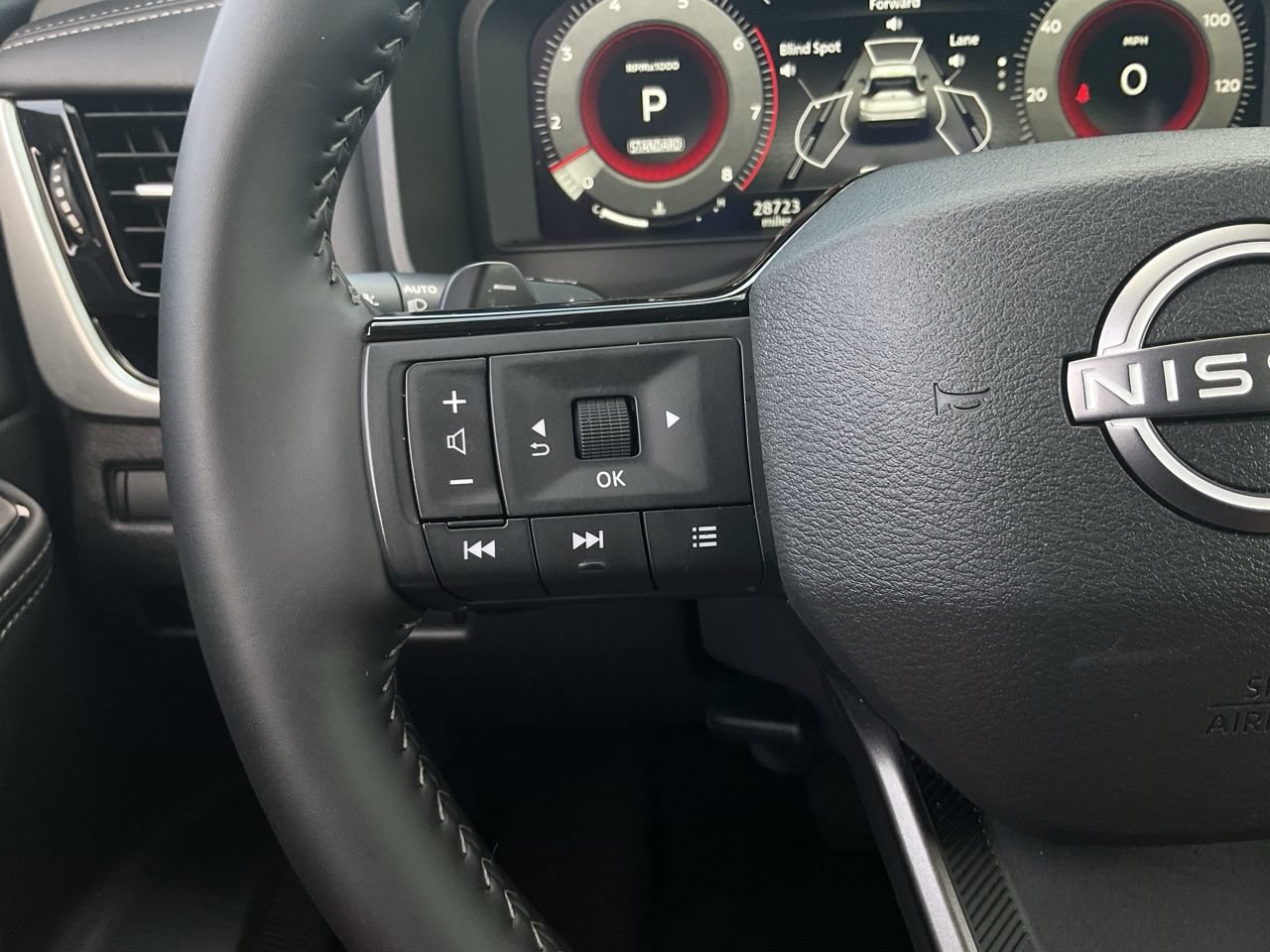Used 2026 Nissan Rogue SL FWD image 29