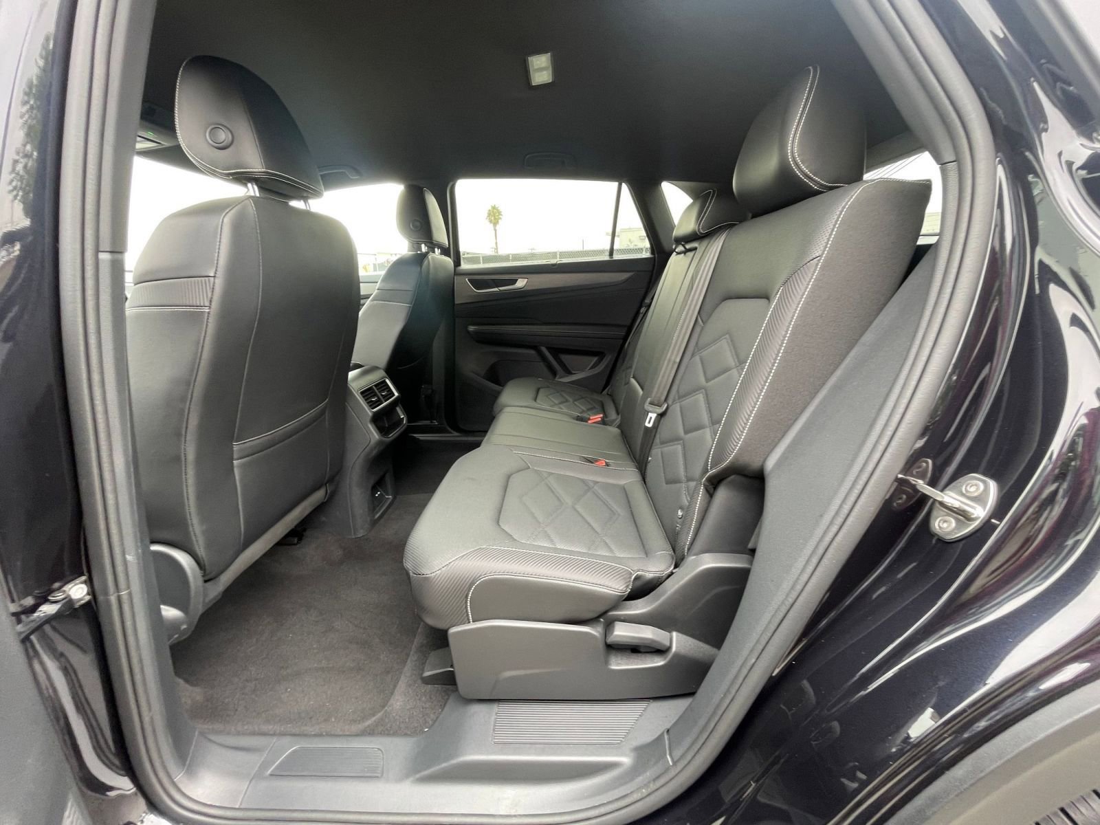 Used 2025 Volkswagen Atlas Cross Sport SE image 25